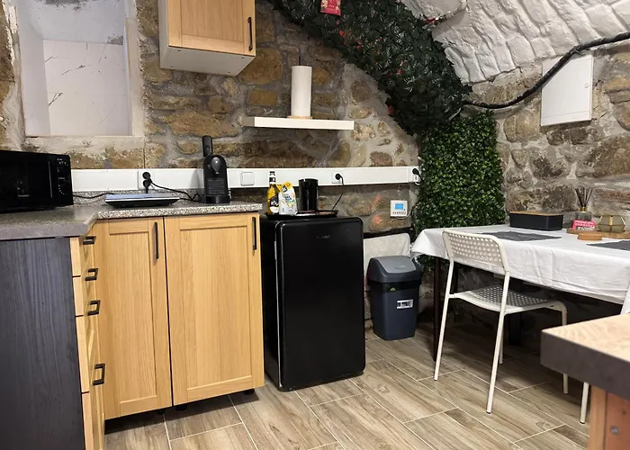 Suterenni Na Hejtmance U Letiste V Mlade Boleslavi *